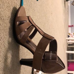 Brown/tan High heel